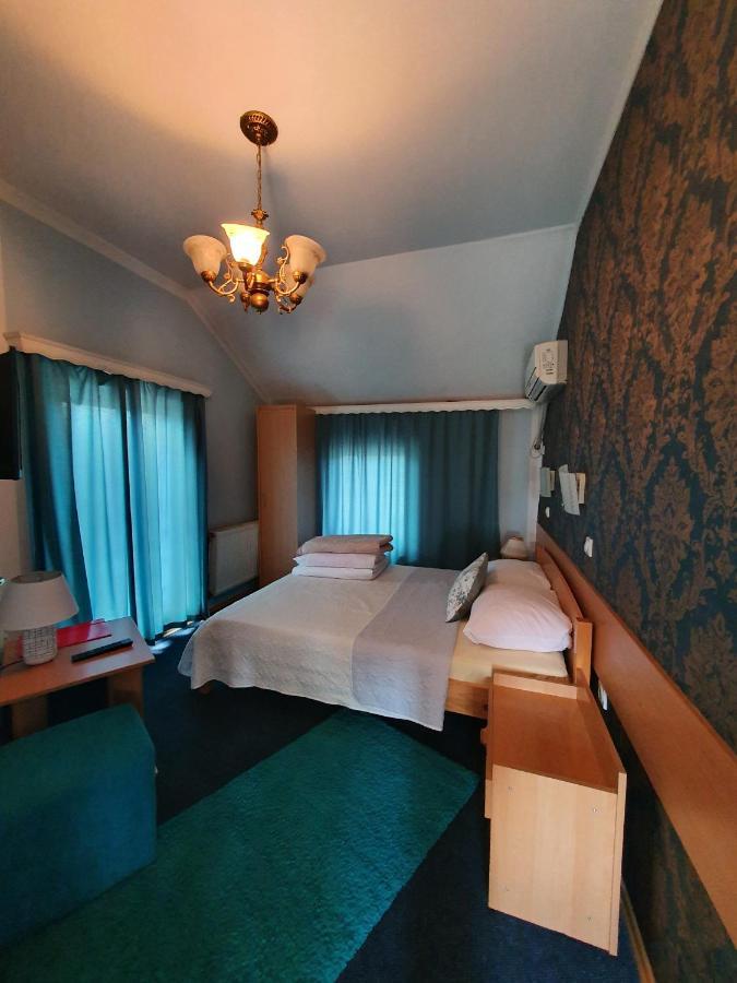 Motel Zoka Dvorovi Eksteriør billede