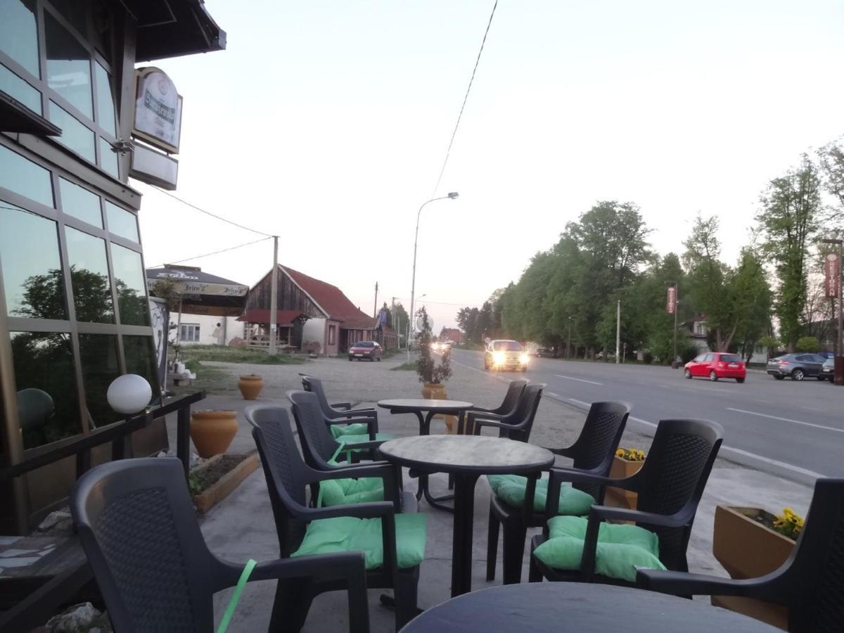 Motel Zoka Dvorovi Eksteriør billede